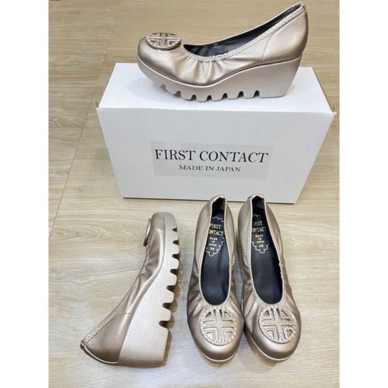 Sepatu First Contact Logo Wedges / Sepatu wanita First Contact