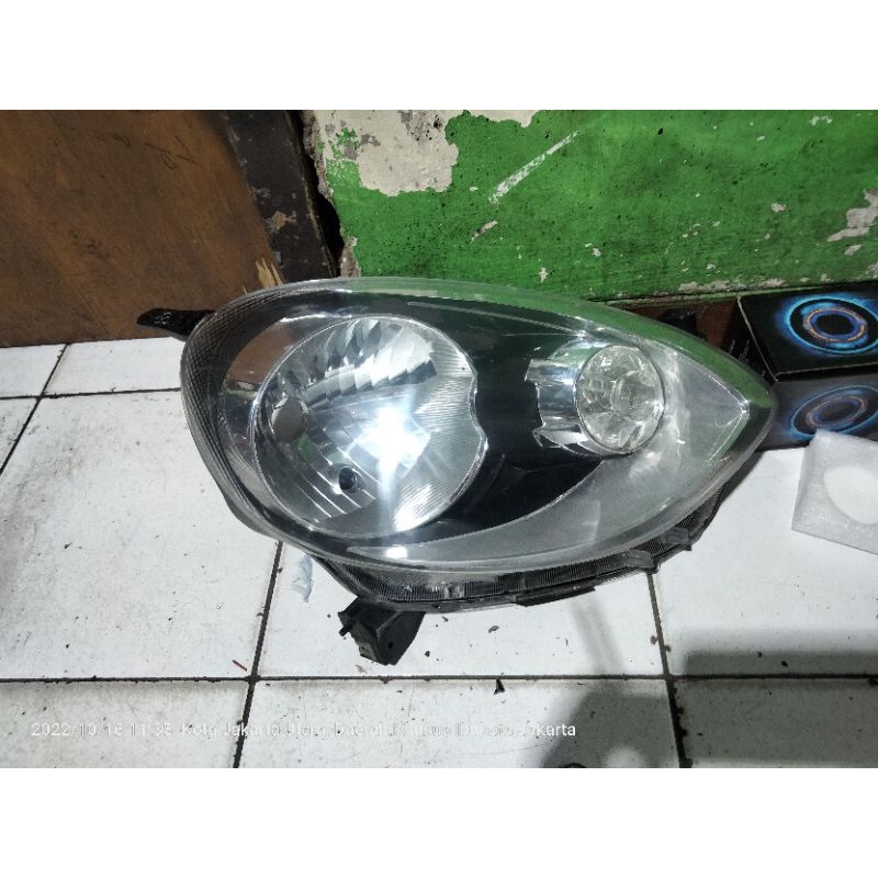 headlamp lampu depan  Nissan march