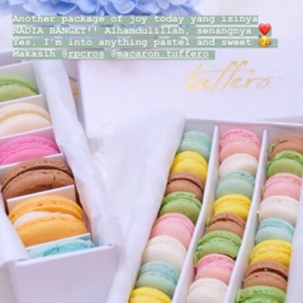 

ち MACARON BESAR REGULER SPECIAL 1 BOX ISI 6 TEPUNG ALMOND ASLI ☠