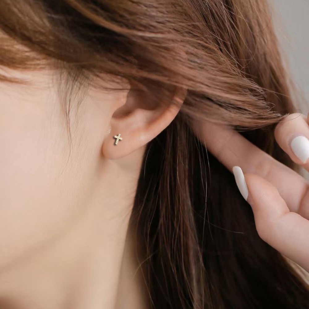 Anting Stud Desain Salib Aksen Kristal Warna Emas Untuk Wanita