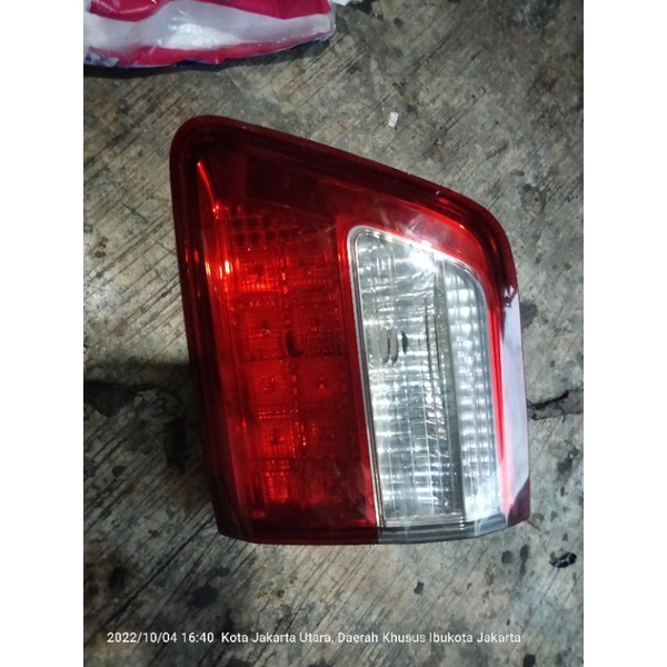 lampu reflektor bagasi Toyota Fortuner 2010