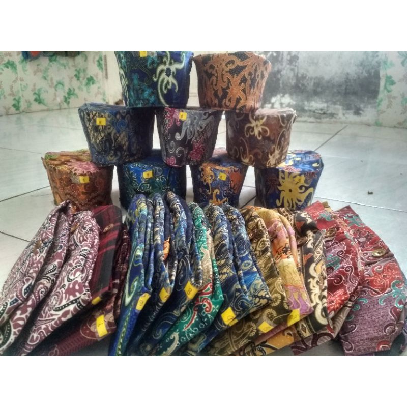 Grosir Obral kopiah songkok peci murah unik khas Kalimantan kain batik