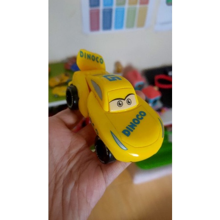 mainan mobil Cruz kuning