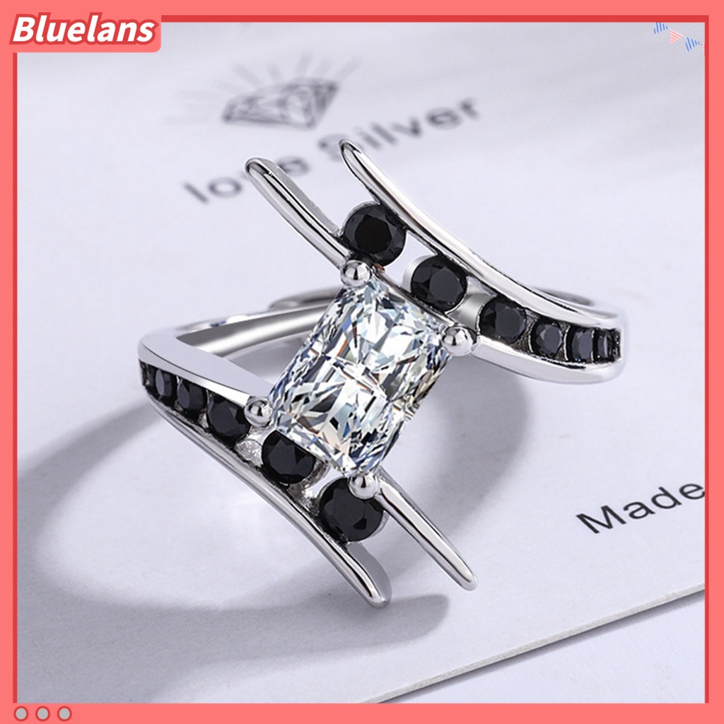 Cincin Berlian Imitasi Bentuk Persegi Spiral Bahan Cubic Zirconia Warna Hitam Untuk Wanita