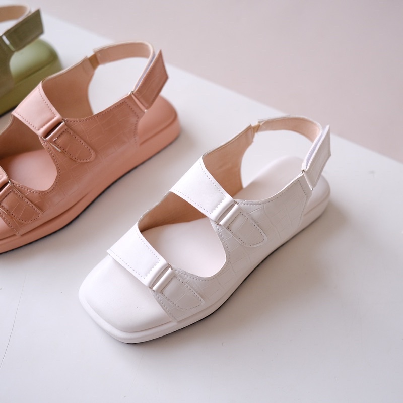 Winola Platform Sandal - Sandal Wanita Terbaru