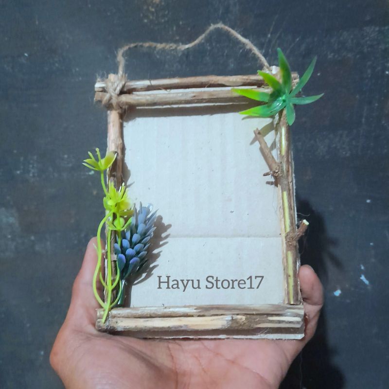 Bingkai foto ranting kayu dan kardus ukuran 4R Untuk tugas sekolah