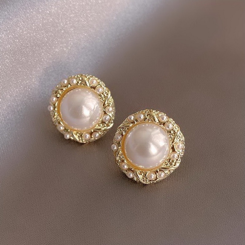 Anting Mutiara Warna Emas Untuk Wanita