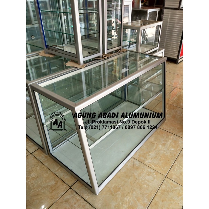 Display Etalase Kaca Makanan Miring 1 Meter