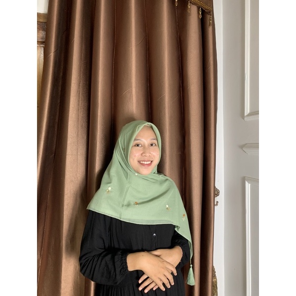 Seginempat paris sulam tasel kode 114/ Hijab Paris sulam kode 114 / Paris sulam tassel