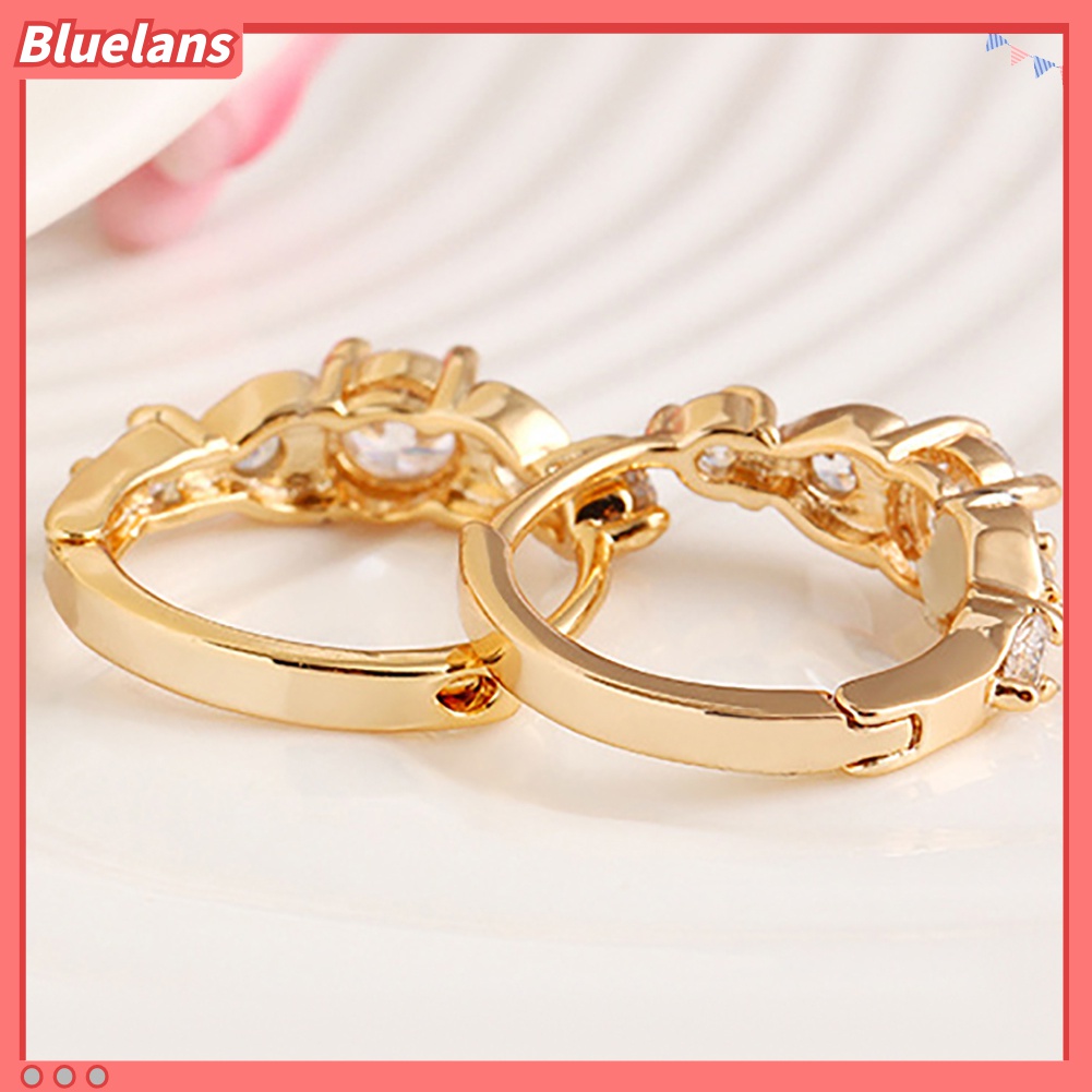 Anting Klip Lapis Emas Bentuk Hati Aksen Berlian Imitasi Untuk Wanita