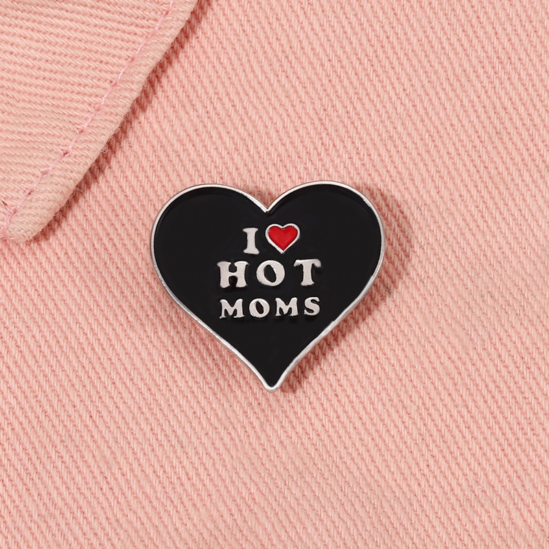 Bros Pin Enamel Desain Kutipan I Love Moms Warna Hitam Untuk Hadiah Hari Ibu