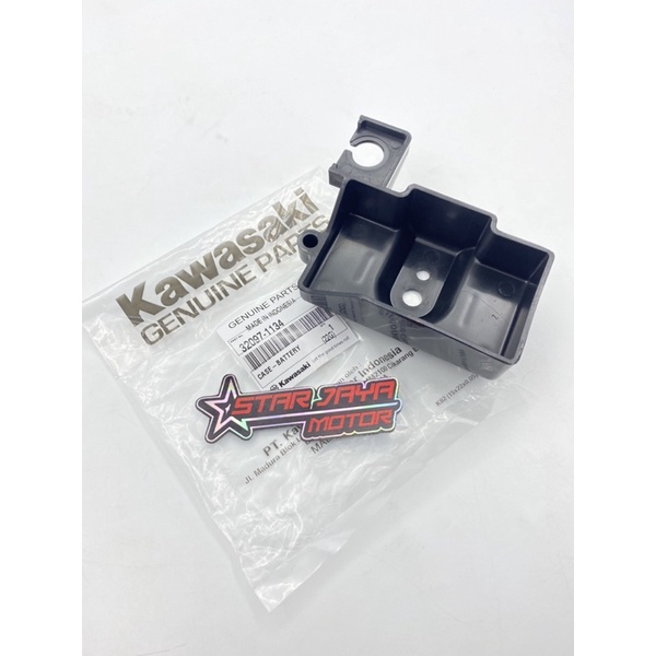 COVER TEMPAT WADAH TATAKAN BAWAH AKI ACCU NINJA R SS 150 CASE BATTERY ORI ORIGINAL KAWASAKI 32097-11