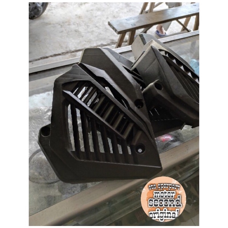 COVER TUTUP RADIATOR VARIO 125/150 LED ORI