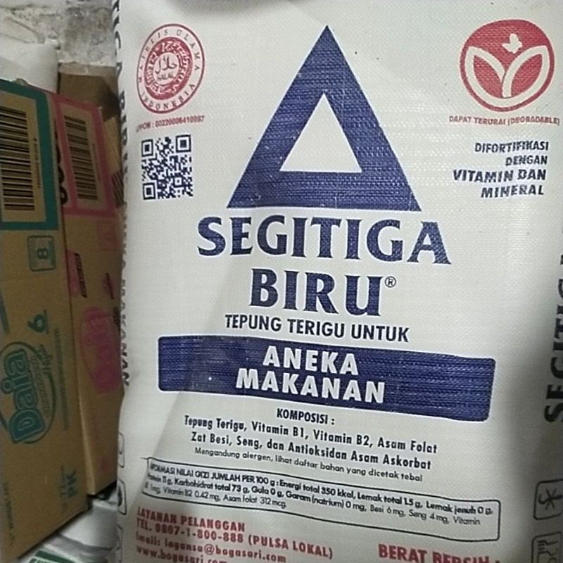 tepung terigu segitiga biru 1 sak