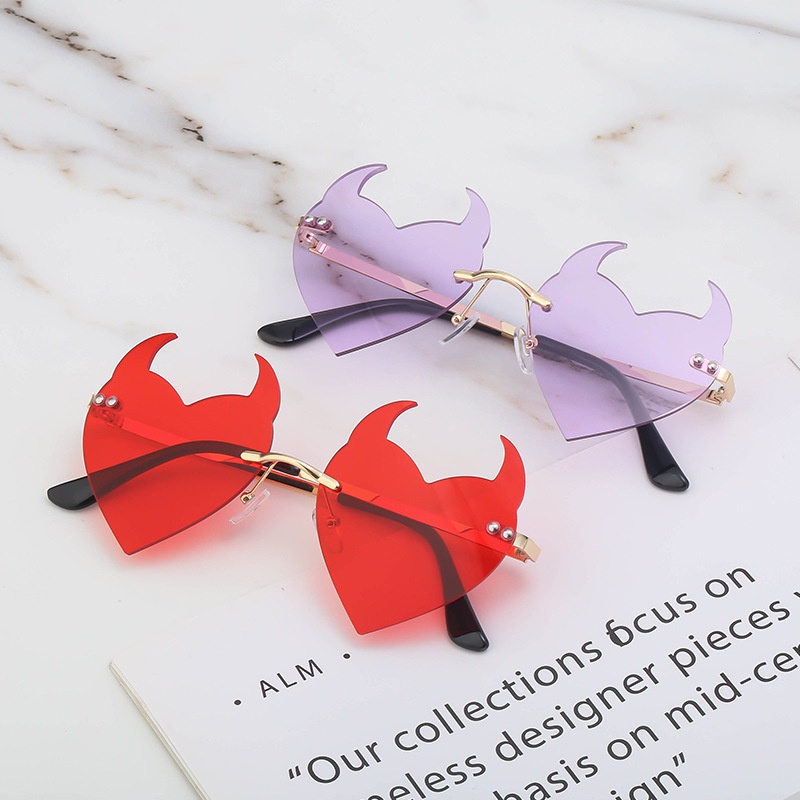 Kacamata Hitam Warna-Warni Bentuk Kepala Banteng Devil Bahan Metal Rimless