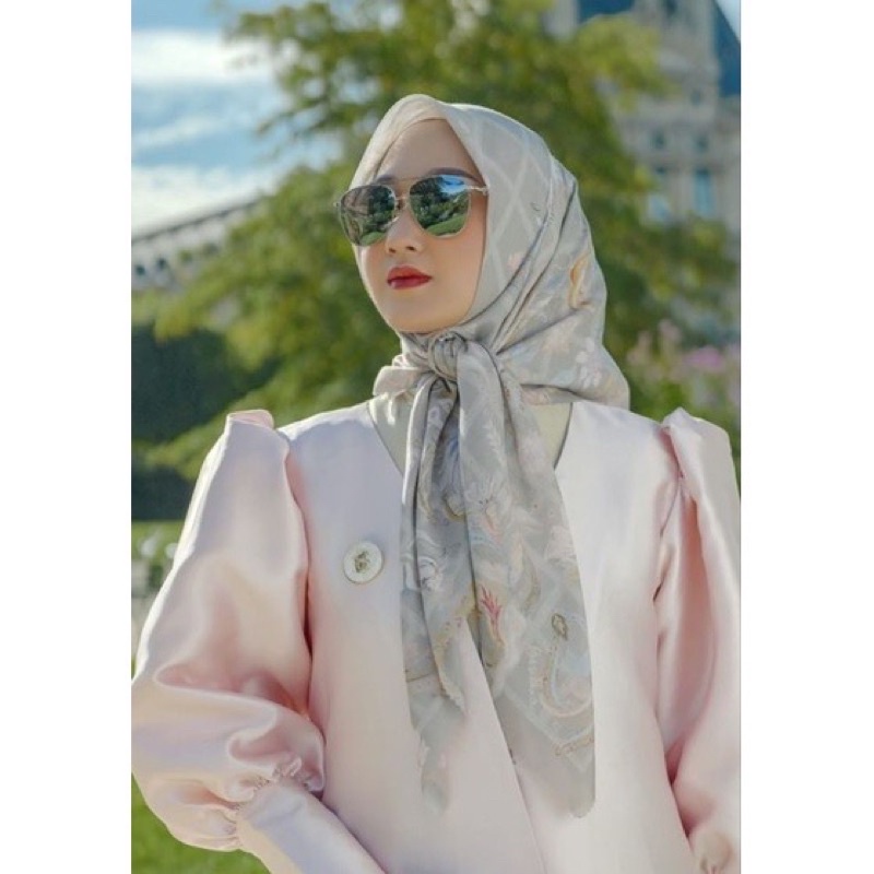 SALE BUTTONSCARVES X Dian Pelangi The Autograph Series Dijon