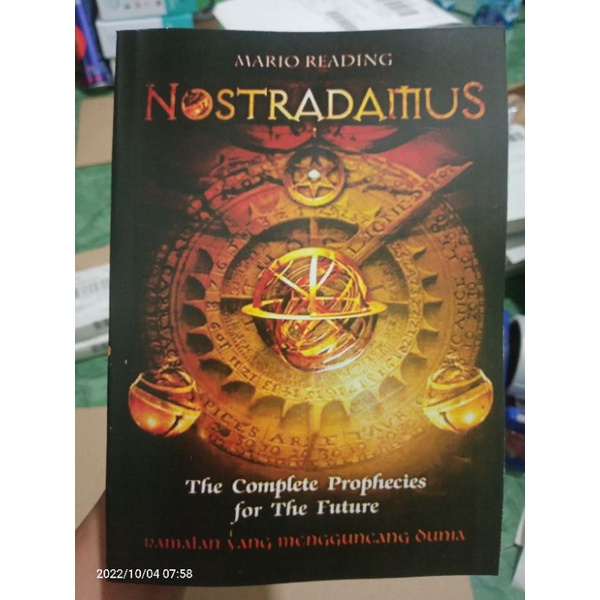 BUKU NOSTRADAMUS THE COMPLETE PROPHECIES FOR THE FUTURE Ramalan Yang Mengguncang Dunia by Mario reading