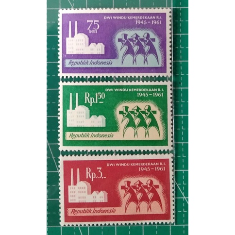 

Prangko Lawas Set Lengkap Dwi Windu Kemerdekaan R.I. Tht 1961