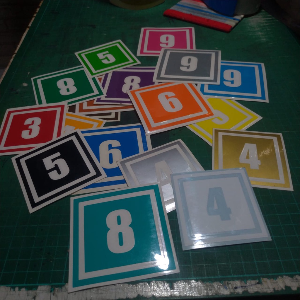 

STIKER LABEL ANGKA BOLONG DLM KOTAK UK 28 CM - ORACAL GLOSSY