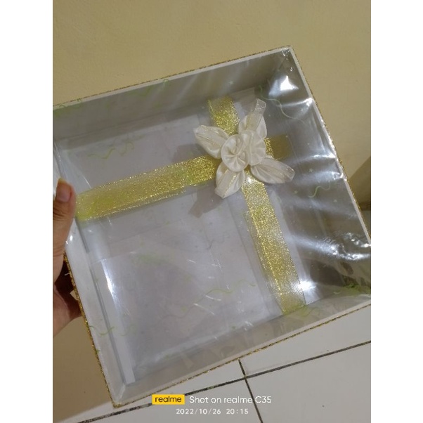 

KOTAK HANTARAN TEMPAT KUE WARNA PUTIH