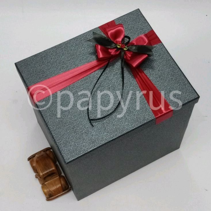 

PAPYRUS 25x30 tinggi 30cm Kotak Kado Gift Box Hadiah