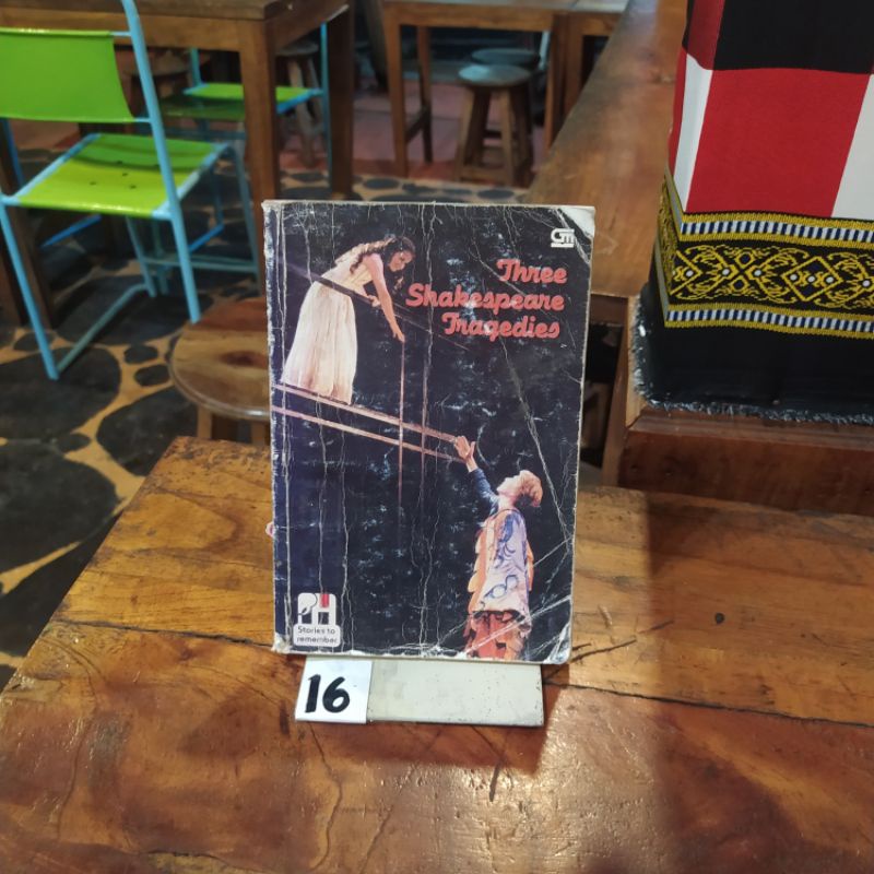 BUKU THREE SHAKESPEARE TRAGEEDIES By EF Dodd BA