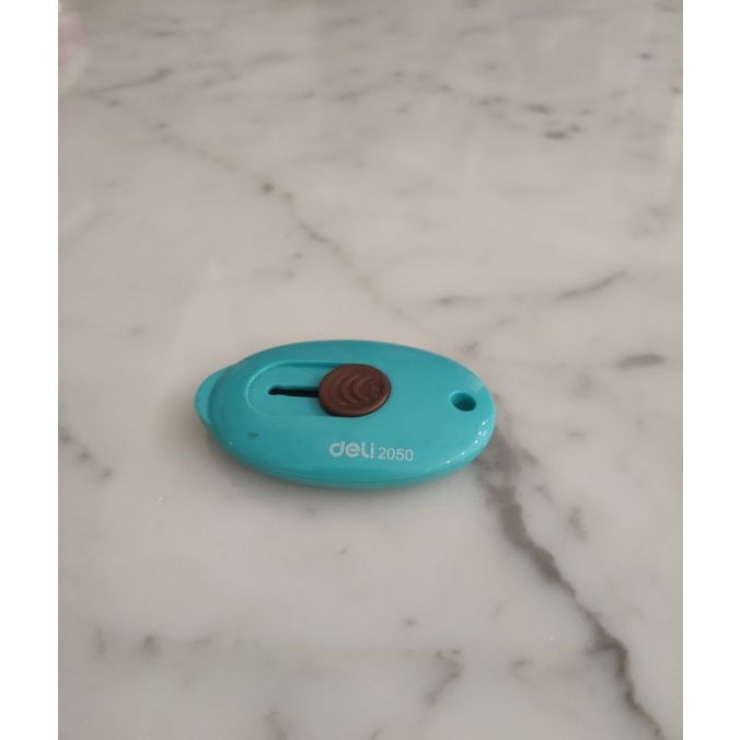 

MINI CUTTER MERK DELI