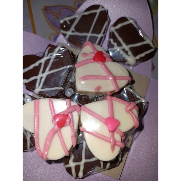 

coklat praline bentuk love