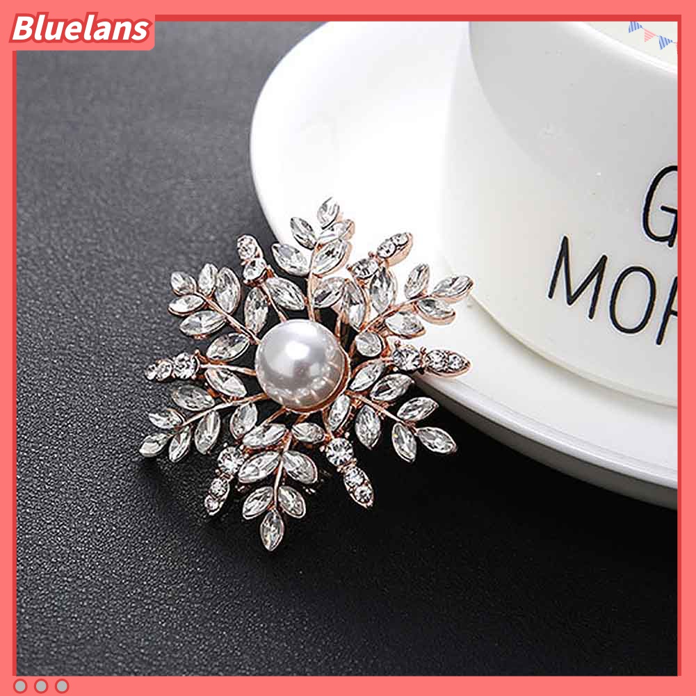 Bros Pin Desain Snowflake Aksen Mutiara Berlian Imitasi Untuk Aksesoris Cardigan Syal Wanita