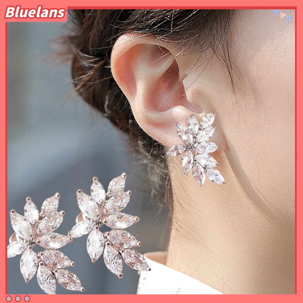 1 Pasang Anting Stud Bentuk Daun Aksen Glitter Anti Alergi Untuk Kencan