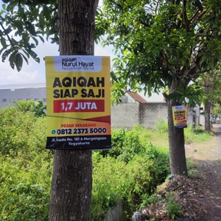 Jual CETAK BANNER TIANG PENUNJUK ARAH - BANNER RONTEK POHON PINGGIR