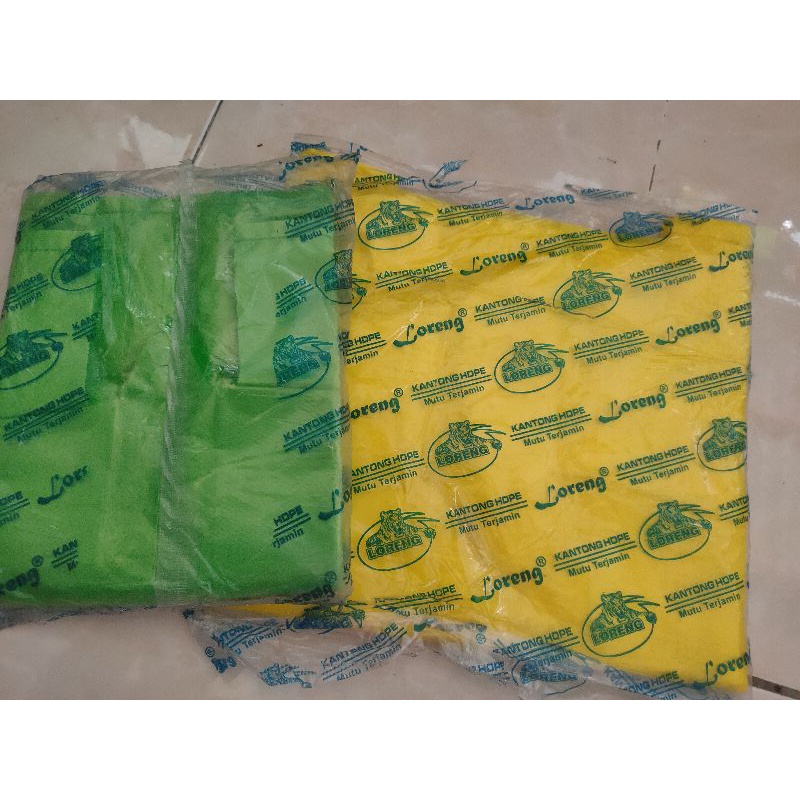 Tas kresek warna warni ukuran 15 dan 24 cap Loreng teball