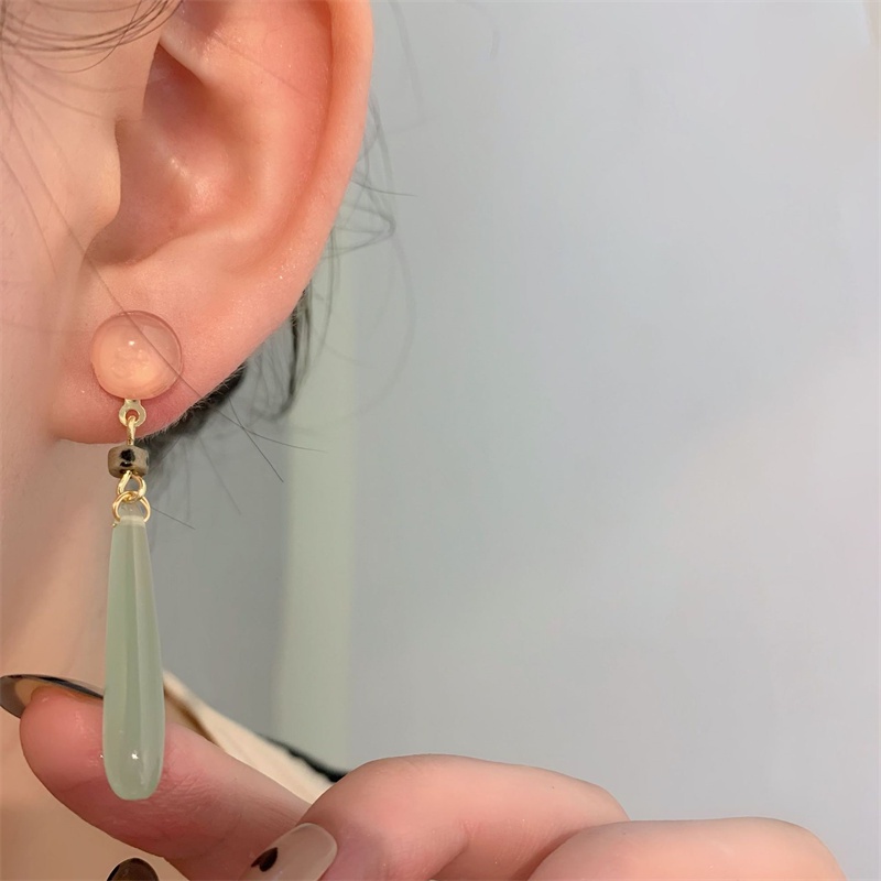 Anting Gantung Batu Giok Hetian Natural Bentuk Tetesan Air Elegan Untuk Wanita ACKER