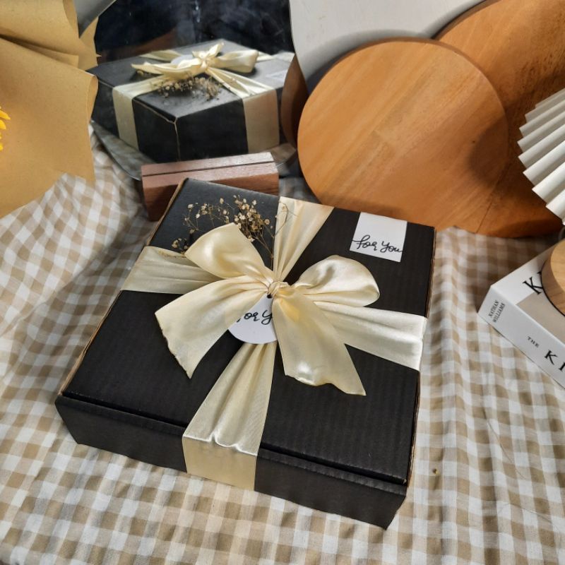 Jual Gift Box Hampers / Kotak Kado / Box Kado / Gift Box Black | Shopee ...