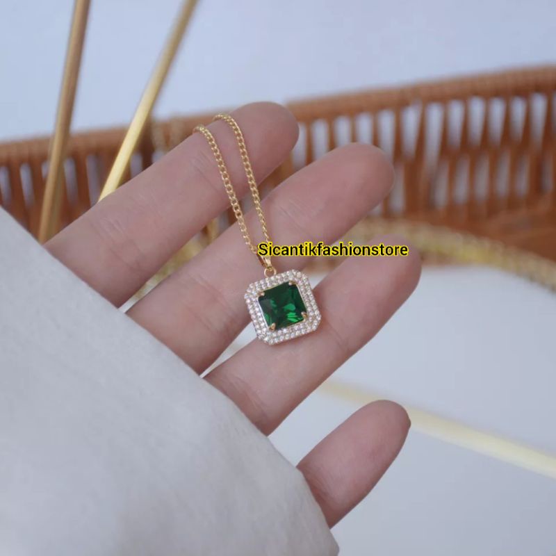 Kalung Titanium Wanita Liontin Kotak Hijau Permata Fashion Wanita Anti Karat Selamanya Kalung Wanita Terlaris Terbaru Style Wanita Korea KALUNG TITANIUM LIONTIN GIOK Kalung Pecah Kopi Gold