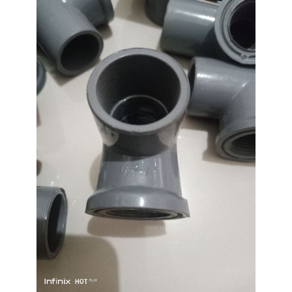 Sambungan Pipa Tee Drat Dalam 3/4 x 1/2 inch Dan 1/2 x 1/2