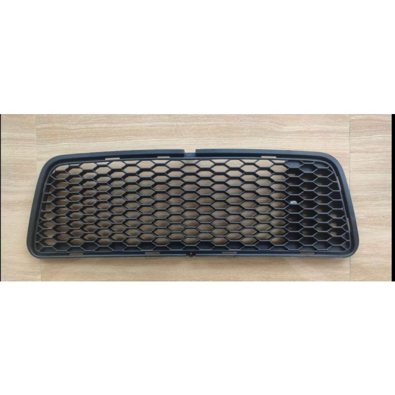 grill bawah untuk bemper depan suzuki swift GT2 original tahun 2006 - 2012