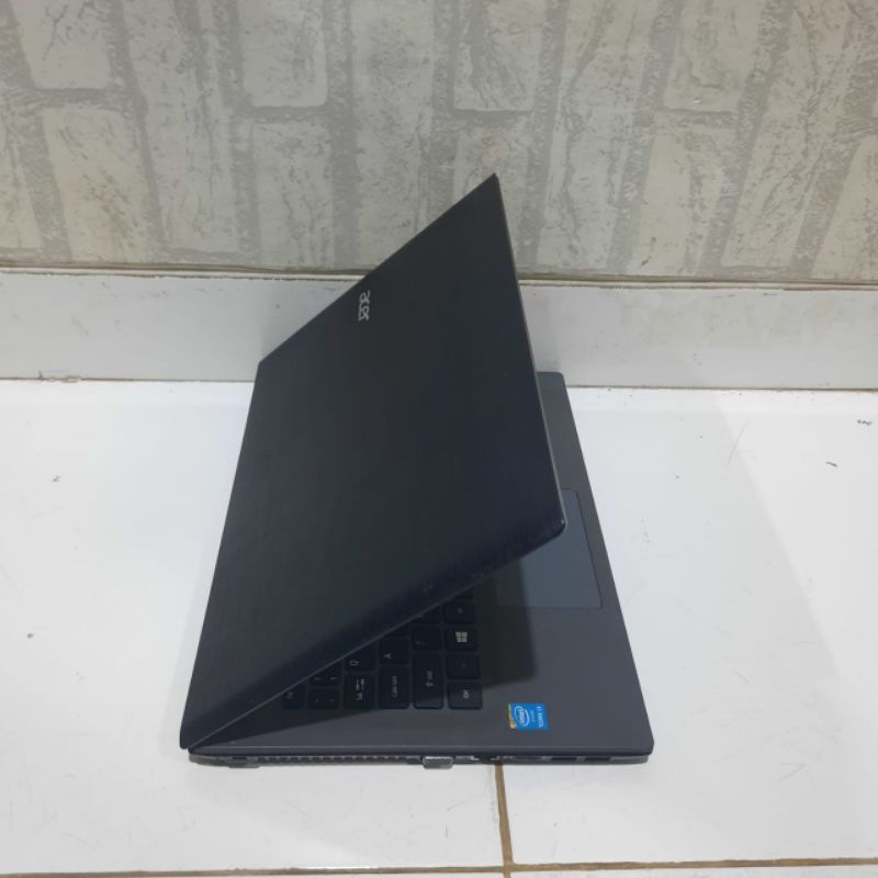 Laptop Acer E5-473, Core i3-5005U Ram 4GB/HDD 500GB Intel HD 5500 Windows 10 Layar 14inch siap pakai