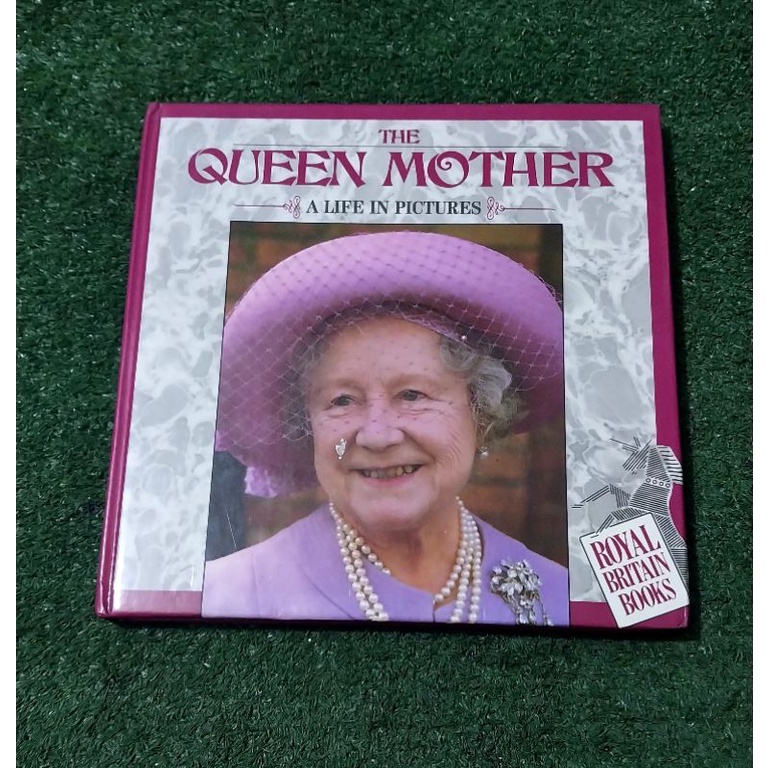 The Queen Mother A Life in PicturesWith an Introduction by Michele Brown