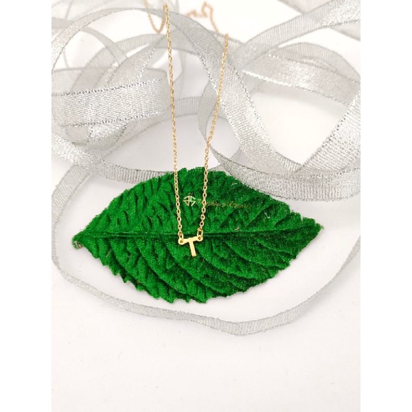 Kalung inisial huruf T titanium lapis emas