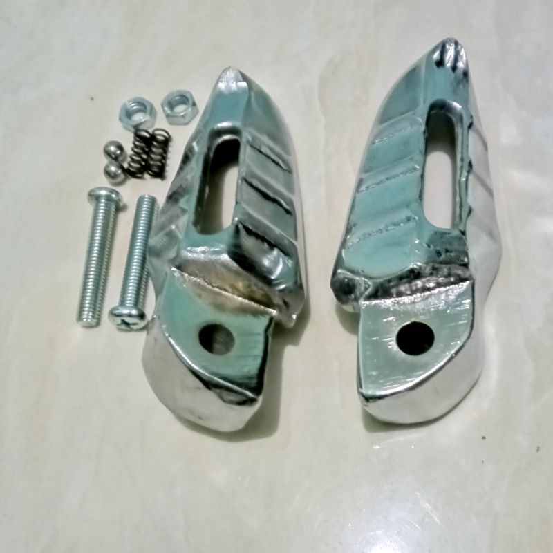 Foostap pijakan kaki belakang motor Yamaha matik Mio besi silver 1pasang