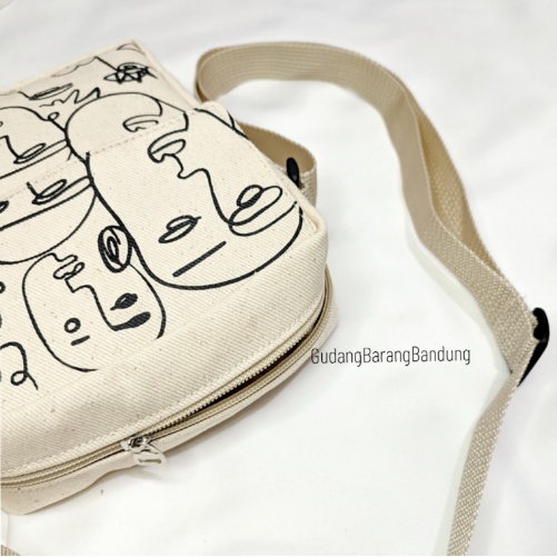 Paket Hemat: Sling Bag dan Laptop Sleeves Kanvas 15.6 inch Design FARA - Gaya dan Perlindungan yang Cocok untuk Anda!