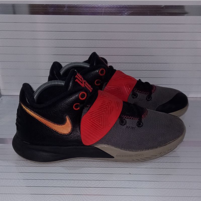 N1KE KYRIE FLYTRAP 3 SECOND SIZE 42