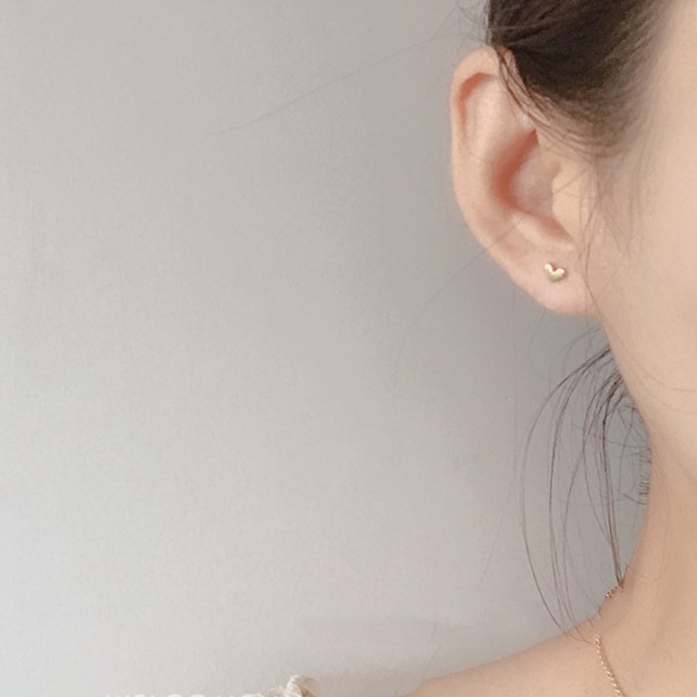 Anting Stud Mini Bentuk Hati Warna Emas Perak Bahan Logam Untuk Wanita