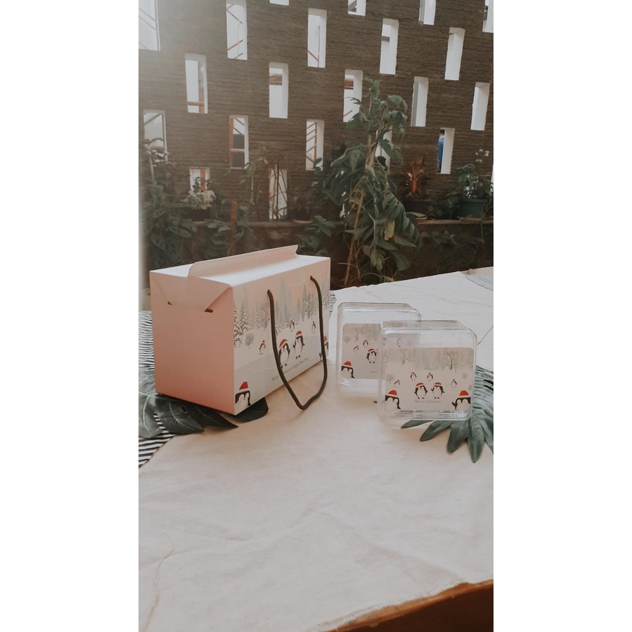 

GABLE KOTAK NATAL HAPPY PENGUIN UKURAN 23x12x15 cm