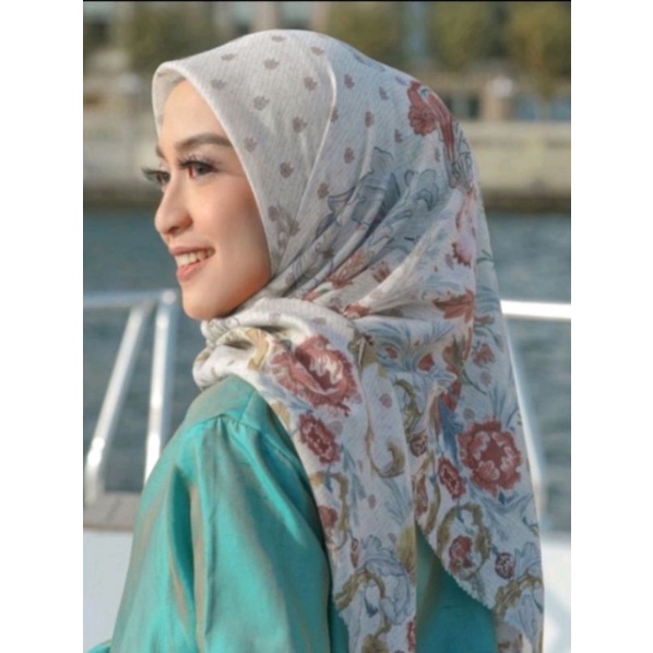 Preloved Royale White Buttonscarves