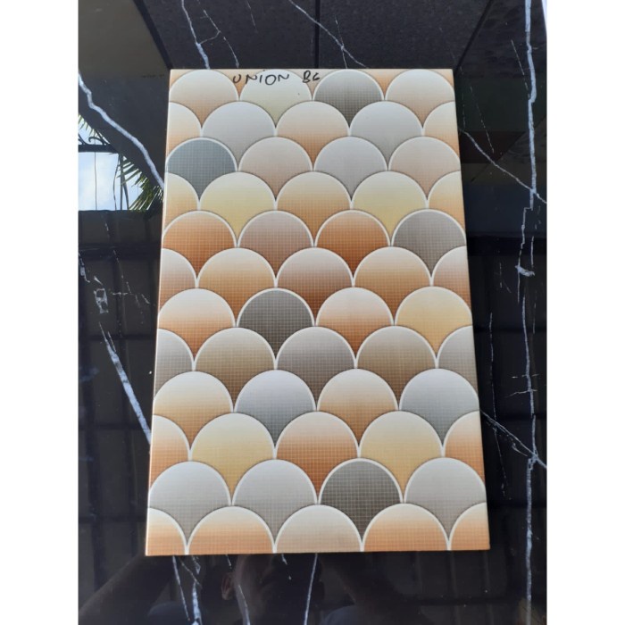 KERAMIK DINDING 25X40 UNION BEIGE GLOSSY - ROSALIA