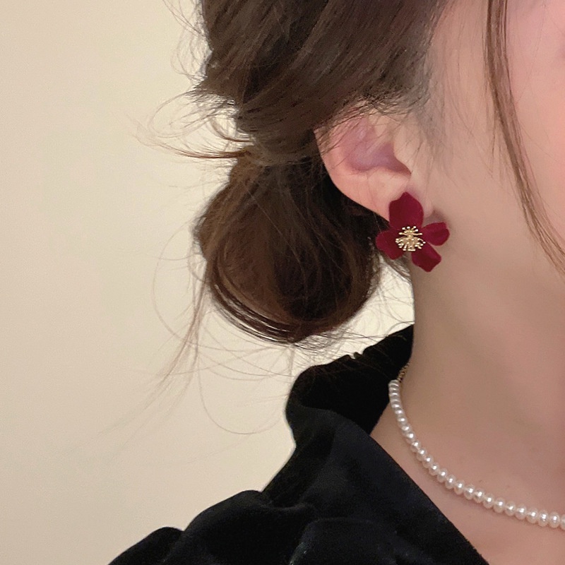 Anting Tusuk Gantung Temperament Bahan Velvet Desain Bunga Gaya Retromusim Gugurdingineleganunik Untuk Wanita