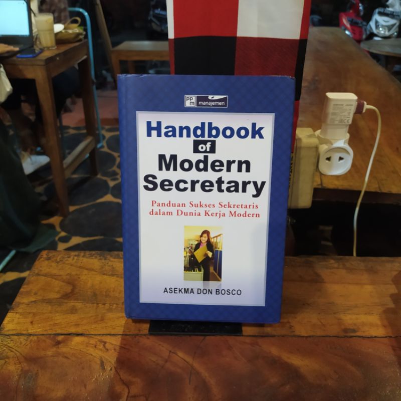 BUKU HANDBOOK OF MODERN SCRETARY by Asekma Don Bosco