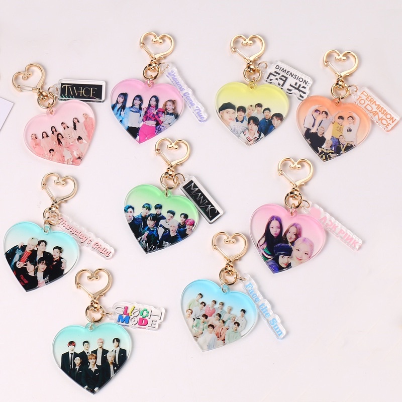 [kstuffind] Gantungan Kunci Desain Kpop BTS Blackpink Aespa Enhypen TXT Twice NCT Dream Seventeen Straykids Warna Gradasi Hati Ganci Acrylic Keychain Murah Love akrilik love heart